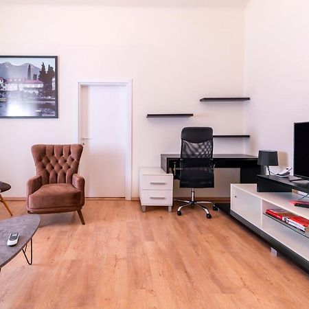 Jevrejska - Central Apartment With Free Parking โนวีซาด ภายนอก รูปภาพ