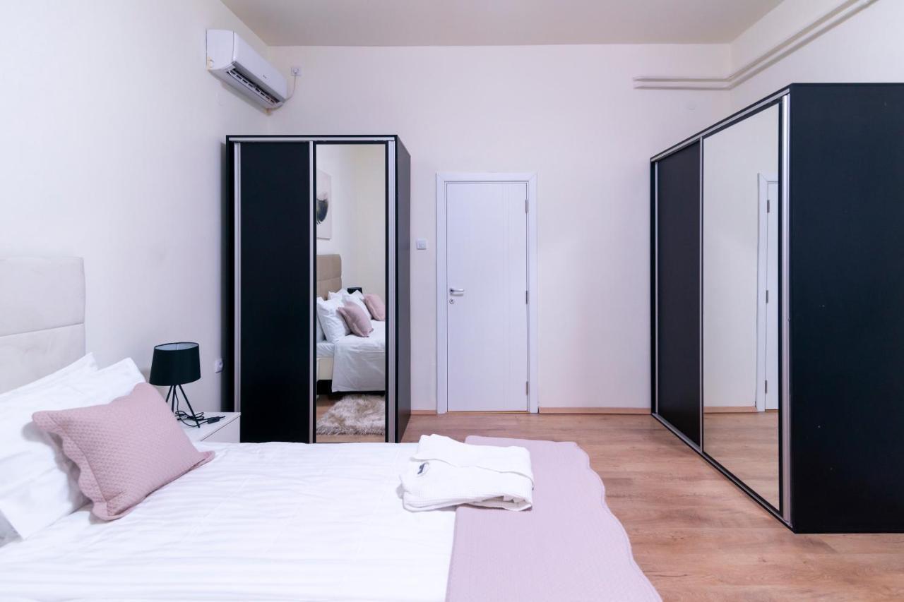 Jevrejska - Central Apartment With Free Parking โนวีซาด ภายนอก รูปภาพ